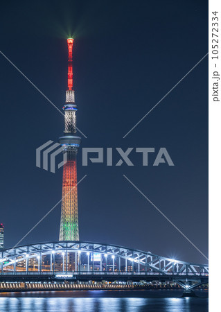 「東京都」スカイツリーと白髭橋の美しいライトアップ 「東京都」スカイツリーと白髭橋の美しいライトアップ 105272334
