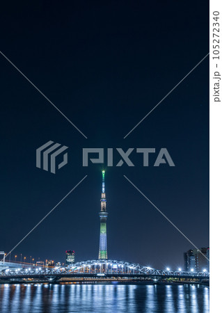 「東京都」スカイツリーと白髭橋の美しいライトアップ 「東京都」スカイツリーと白髭橋の美しいライトアップ 105272340