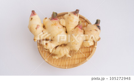 ザルにのった新生姜 ザルにのった新生姜 105272948