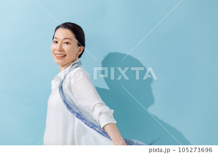 女性　ポートレート　ビューティー 105273696