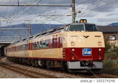 【運転手ぼかし済】キハ183系気動車　スラントノーズ先頭車　jr函館駅周辺道路より 105274246