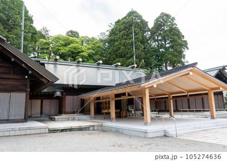 パワースポットとして観光スポットでもある石川護国神社の拝殿|石川県金沢市 パワースポットとして観光スポットでもある石川護国神社の拝殿|石川県金沢市 105274636