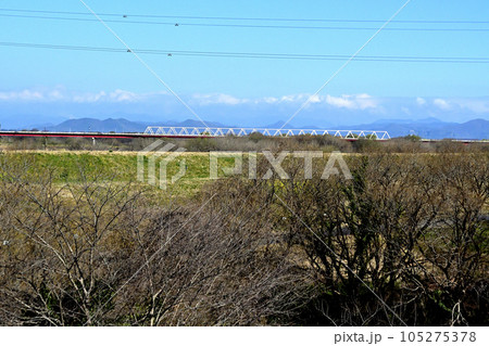 茨城、埼玉、栃木の3県を結ぶ、渡良瀬川に架かる三国橋 105275378