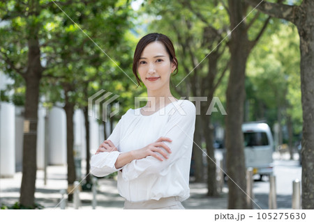 女性 ビジネス ポートレート 女性 ビジネス ポートレート 105275630