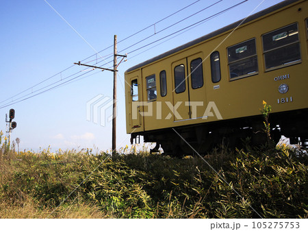 古い近江鉄道の電車 105275753