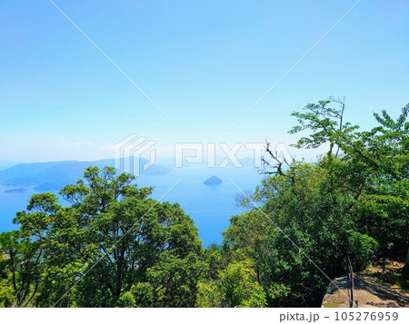 宮島 弥山の山頂からの風景1 宮島 弥山の山頂からの風景1 105276959