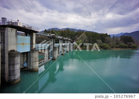 神水ダムと神水湖 105276967