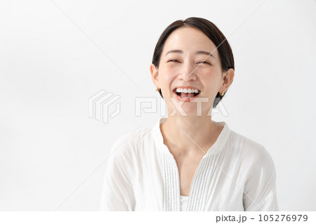 女性　ライフスタイル　ポートレート 105276979
