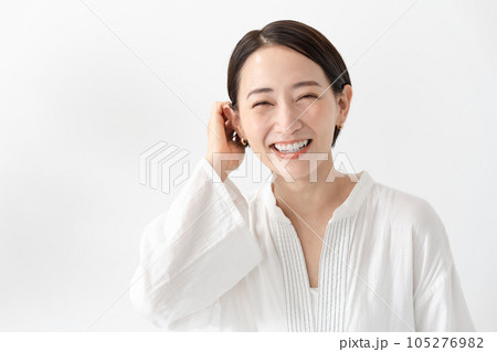 女性　ライフスタイル　ポートレート 105276982