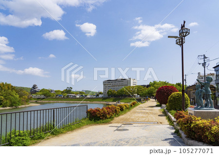 岡山城と旭川の景観 105277071