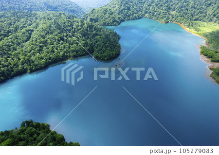 夏のオコタンペ湖を空撮 夏のオコタンペ湖を空撮 105279083