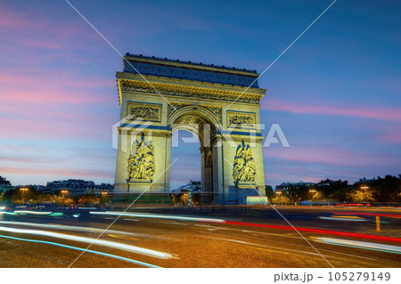 Arc de Triomphe in downtown Paris Arc de Triomphe in downtown Paris 105279149