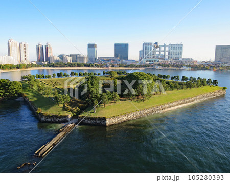 品川台場 レインボーブリッジから見た第三台場 105280393