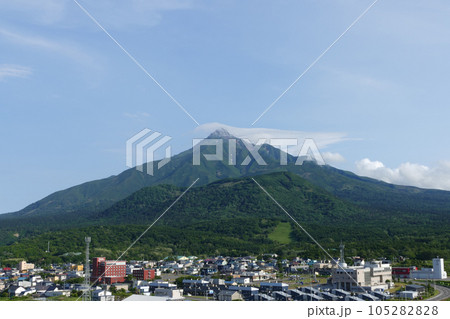 夕日ヶ丘展望台から見る利尻山 利尻島 北海道 夕日ヶ丘展望台から見る利尻山 利尻島 北海道 105282828