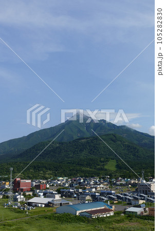 夕日ヶ丘展望台から見る利尻山 利尻島 北海道 夕日ヶ丘展望台から見る利尻山 利尻島 北海道 105282830
