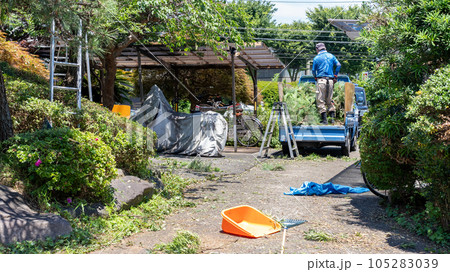 庭木の剪定 庭木の剪定 105283039