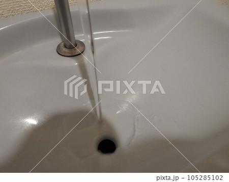 トイレの水道　水回り　水道　水　排水 105285102