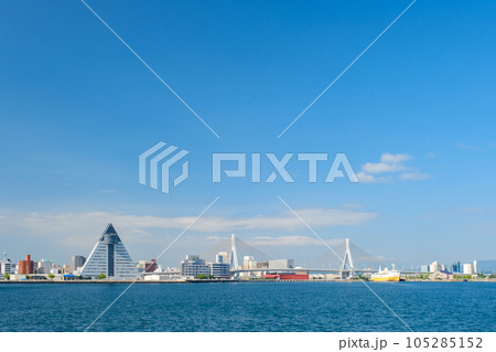 青森港国際中央埠頭から見た青森市中心市街地の風景 青森港国際中央埠頭から見た青森市中心市街地の風景 105285152