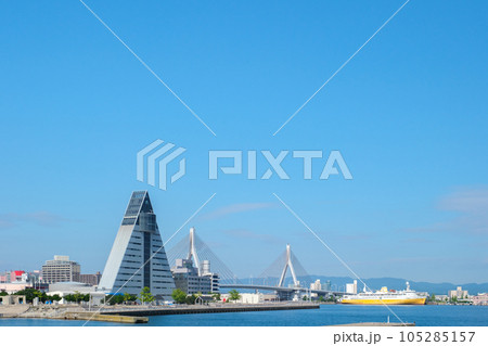 青森港国際中央埠頭から見た青森市中心市街地の風景 105285157