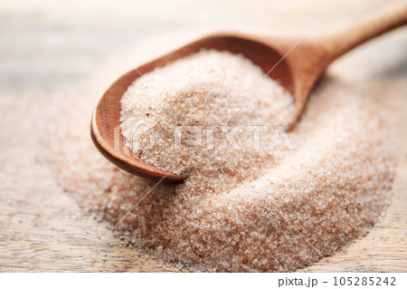 Himalayan pink salt 105285242