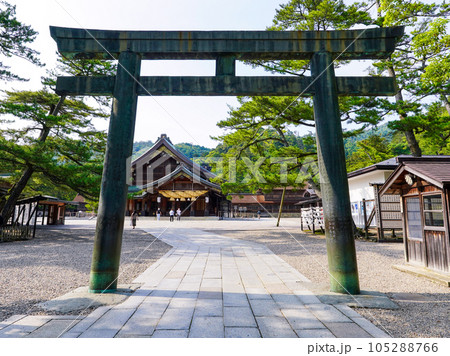 縁結びの神・福の神として名高い出雲大社（島根県出雲市） 105288766