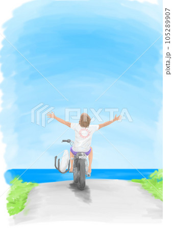 青空と海とバイクに乗ってるサーファー 105289907