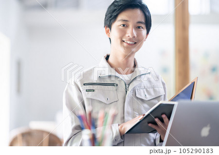 工務店勤務の男性エンジニア 105290183