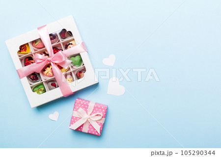 Valentine day composition 105290344