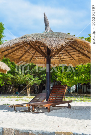 Thatched umbrella and chairs on tropical beach in Khanh Hoa, Vietnam 105291797