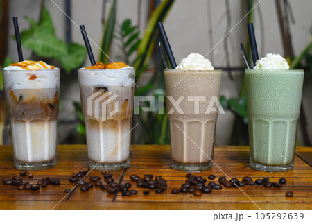Coffee beverages with coffee beans on wooden table in a coffee shop 105292639