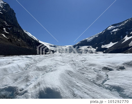 カナディアンロッキーにあるコロンビア大氷原（アサバスカ氷河） 105292770