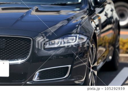 車のヘッドライト 105292939