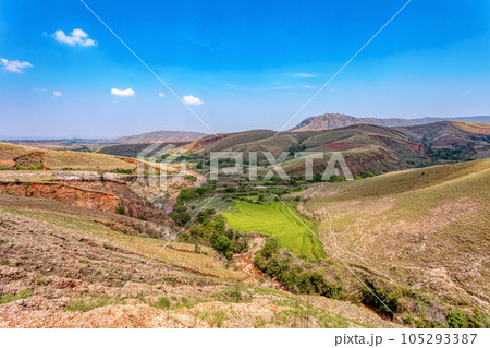 Devastated central Madagascar landscape - Mandoto, Province Vakinankaratra 105293387