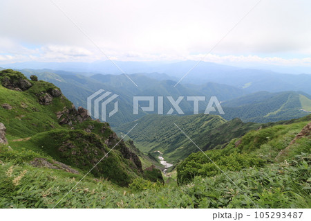 2023年7月の群馬県の谷川岳の山頂からの眺め 105293487