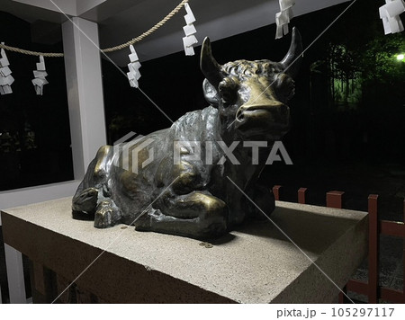 菅原道真公を祀る亀戸天満宮の御神牛で合格祈願 菅原道真公を祀る亀戸天満宮の御神牛で合格祈願 105297117