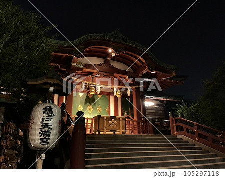 菅原道真公を祀る亀戸天満宮の夜 105297118