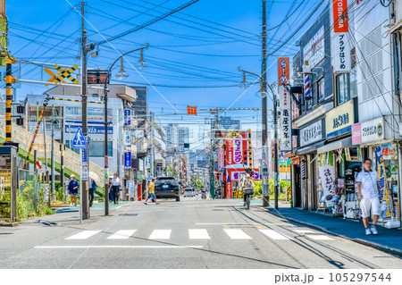 横浜市の都市風景　矢向駅 105297544