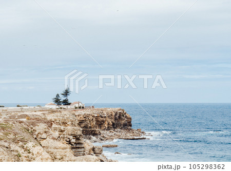 Beautiful atmospheric view on rocks and the Atlantic ocean 105298362