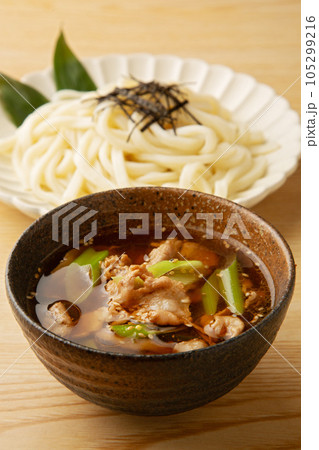 豚肉のつけ汁ウドン 豚肉のつけ汁ウドン 105299216