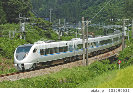 北陸本線　石動ー倶利伽羅　JR西日本　683系　T21編成（金沢）　サンダーバード 105299631