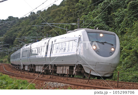 北陸本線　津幡ー倶利伽羅　JR西日本　681系　W13編成（金沢）　はくたか 105299706