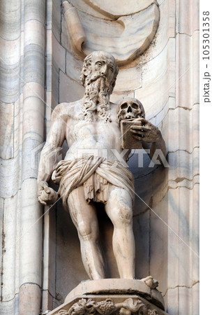 Statue of Saint on the facade of the Milan Cathedral, Duomo di Santa Maria Nascente, Milan, Lombardy, Italy Statue of Saint on the facade of the Milan Cathedral, Duomo di Santa Maria Nascente, Milan, Lombardy, Italy 105301358