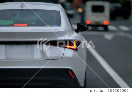 車のテールランプ 車のテールランプ 105303063