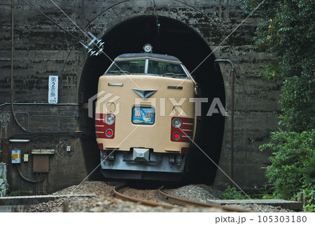 北陸本線　敦賀ー南今庄　JR西日本　475系　A01編成（京都）　雷鳥 105303180