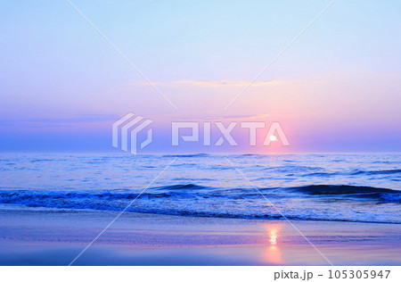 7月下旬 河原子海岸の日の出 茨城県 7月下旬 河原子海岸の日の出 茨城県 105305947