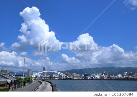 鏡川 夏の入道雲 (高知県 高知市) 鏡川 夏の入道雲 (高知県 高知市) 105307094