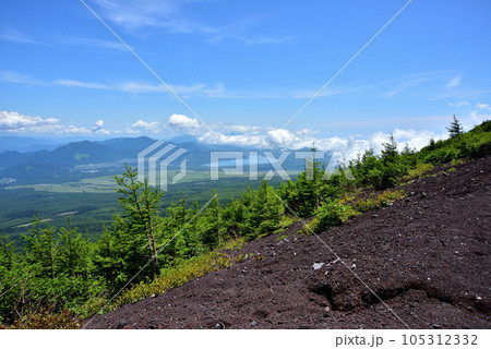富士登山吉田ルートから望む山中湖 富士登山 夏山登山 富士登山吉田ルートから望む山中湖 富士登山 夏山登山 105312332