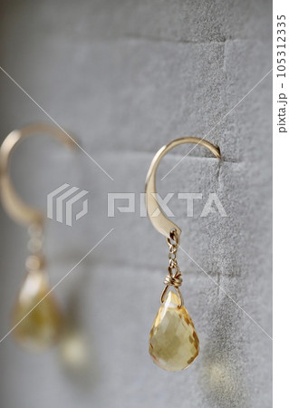 シトリンのゴールドフックピアス 天然石ジュエリー シトリンのゴールドフックピアス 天然石ジュエリー 105312335