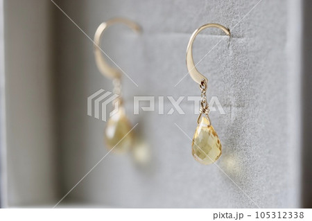 シトリンのゴールドフックピアス 天然石ジュエリー シトリンのゴールドフックピアス 天然石ジュエリー 105312338