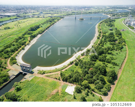 「埼玉県」荒川上空から川上方向を望む　戸田市 105312669